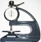 CH系列測厚儀：它可分為A，B，C，S等型號及手式，臺式等各種規(guī)格.A型是測量硫化橡膠和塑料制品的厚度；B型是測量乳膠的厚度；S型可用于塑料厚度的測量；C型多頭測厚儀用于電線電纜等特殊規(guī)格橡塑材料厚度的測量。
