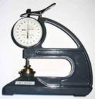 CH系列測厚儀：它可分為A，B，C，S等型號及手式，臺式等各種規(guī)格.A型是測量硫化橡膠和塑料制品的厚度；B型是測量乳膠的厚度；S型可用于塑料厚度的測量；C型多頭測厚儀用于電線電纜等特殊規(guī)格橡塑材料厚度的測量。
