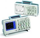 數(shù)字存儲示波器 TDS2002B 顯示： 彩色LCD ，帶寬：60 MHz；通道數(shù)量：2  ；每通道取樣速度：1.0Gs/s；記錄長度：2.5 K 點。通過前面板USB 端口支持可移動數(shù)據(jù)存儲設(shè)備