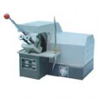 QG-1型金相試樣切割機是金相試樣的首道工序,采用高速旋轉(zhuǎn)的薄片增強砂輪來截取試樣，為不使在切割中燒傷試樣的組織，本機裝有冷卻系統(tǒng)。最大切割截面：50×50mm.砂輪片規(guī)格：300×2×32mm.轉(zhuǎn)速：2800r/min.電動機：Y90L-2 2.6kW 380V 50Hz
