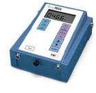 DUSTTRAKTM 大氣粉塵監(jiān)測(cè)儀（型號(hào)：8520）擁有寬廣的可測(cè)范圍，適用于從辦公室、工作場(chǎng)所到室外環(huán)境、建筑工地等場(chǎng)合的測(cè)量。它可以分別實(shí)時(shí)測(cè)量1.0μm、2.5μm、10μm的氣溶膠粒子或呼吸性微粒（RSP）、的重量濃度（重量/空間體積），提供迅速而準(zhǔn)確的測(cè)量結(jié)果。